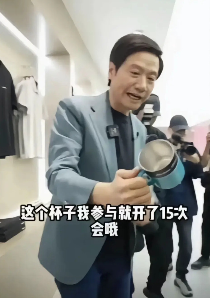 真牛！米系博主“大彬同学”又跑去跟VIVO博主连线了，结果V博主直接一反问说：某