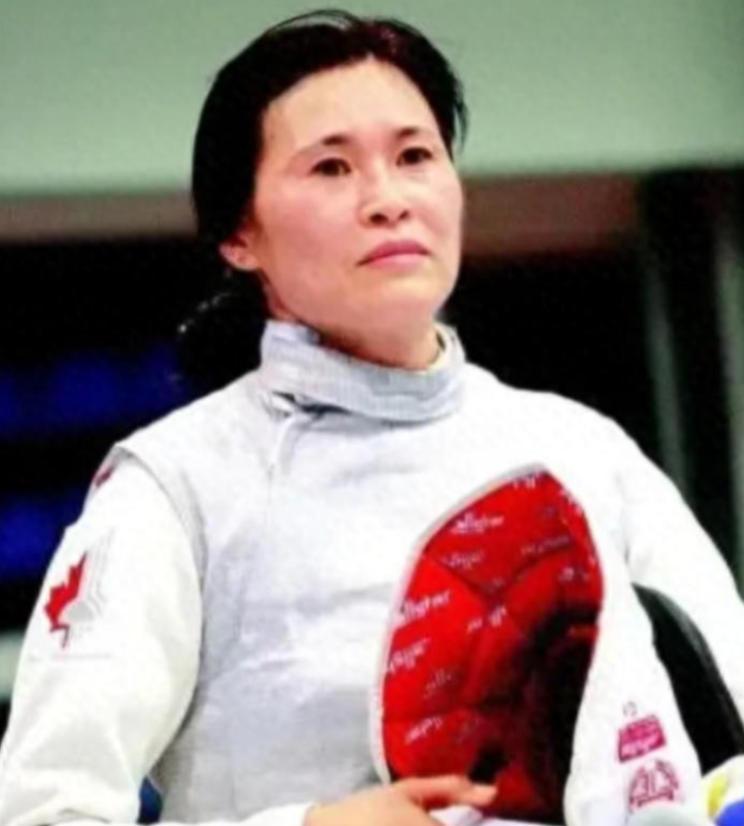 被誉为“亚洲第一剑”的栾菊杰，拿到人生第一个击剑冠军之后，很快改了国籍，入加拿大