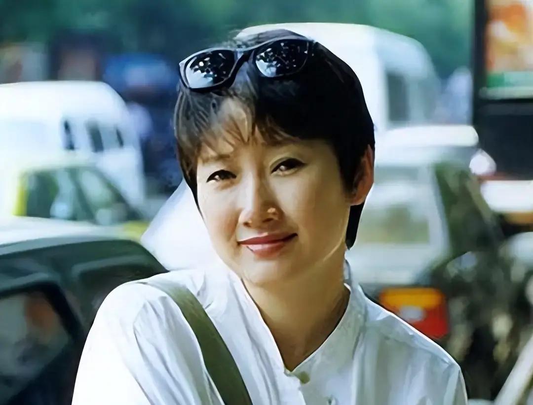 1996年，演员王刚和成方圆低调结婚，但两人婚姻只维持了5年。时隔21年，74岁