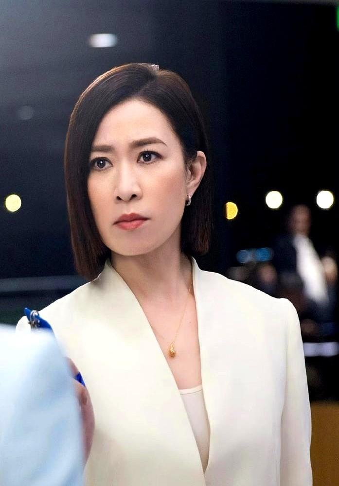 《新闻女王2》Man姐结局炸了，佘诗曼说不拍3了。Man姐辞SNK后买平台回
