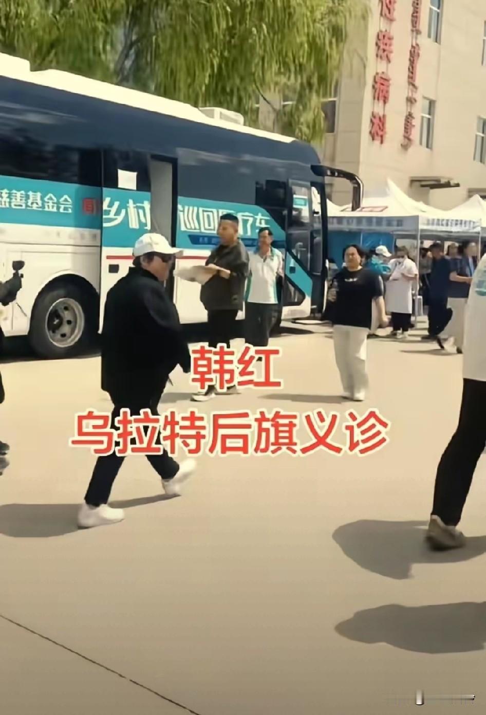 一百多辆车，一百多个人，义诊了3个小时，走了！有个病人午后去诊断，结果人散了就