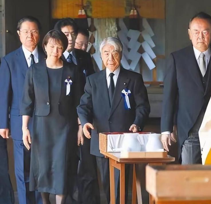 还以为高市早苗有骨气！结果压根没去参拜！她这是怕了？或许不是！更像是一