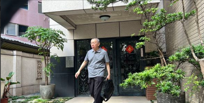 柯文哲今天一早驱车桃园见宗教领袖前民众党主席柯文哲8日以7000万交保后暂获自