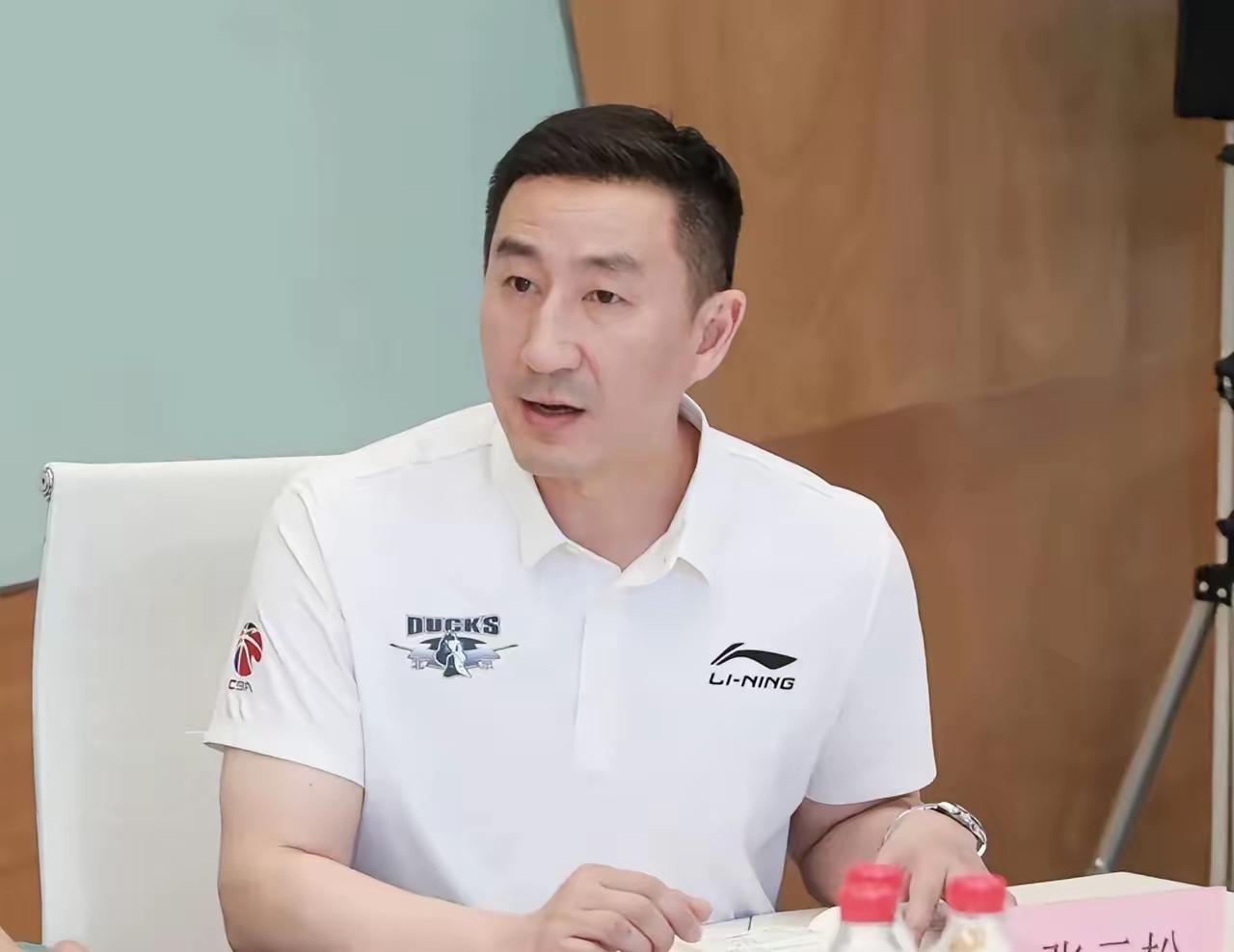 CBA休赛期北汽男篮总经理张云松，和主教练李楠回京了？两位北汽男篮的掌舵人，为了