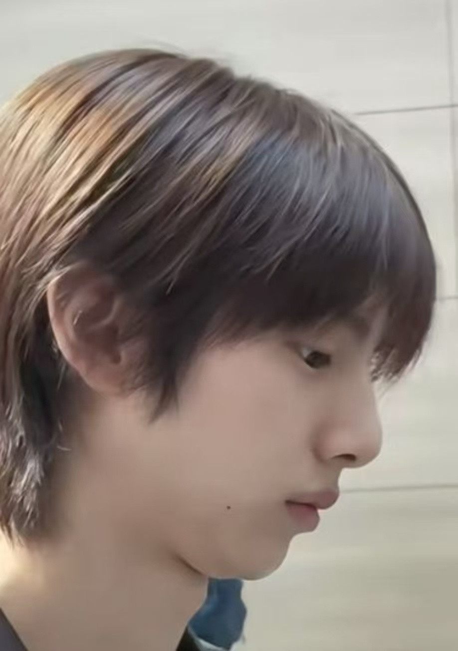 网友评价金主训真的是先天闯美圣体下巴撞脸美漫著名角色好性感