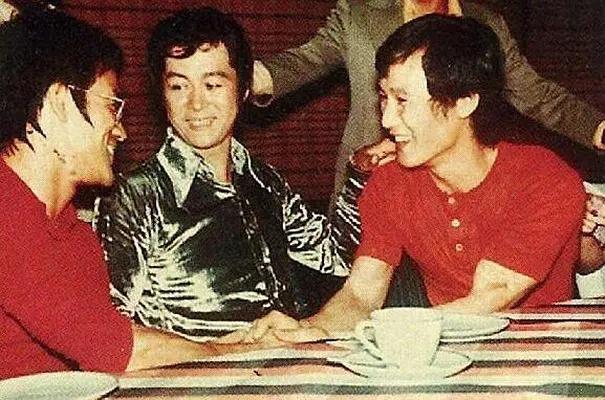 拳王陈惠敏当众吐槽甄子丹和成龙，有回陈惠敏接受采访说成龙，陈惠敏毫不留情的说成龙