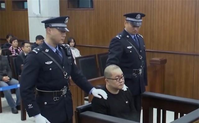 一个纪委书记，顶着压力七次不签字，孙小果当年在监狱里搞减刑，材料递到云南第一监狱