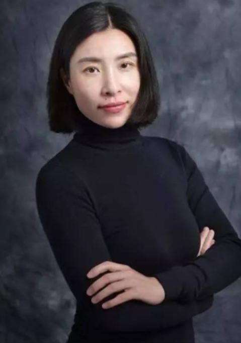 1998年，申通创始人聂腾飞开车冲出高速护栏不幸身亡，妻子陈小英随后套现146亿