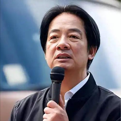 赖清德认怂了！在我们大军压境台岛之际，赖清德曾表示，“中共解放军今无预警发动正义