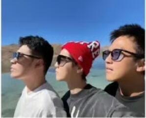 邓超鹿晗陈赫三人众哈哈哈哈哈陈赫被抬起来后，邓超鹿晗还在下面喊“陛下”。这戏码