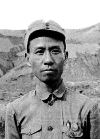 刘少奇为何回延安三月即跻身中央核心领导层？刘少奇1898年出生在湖南宁乡一个