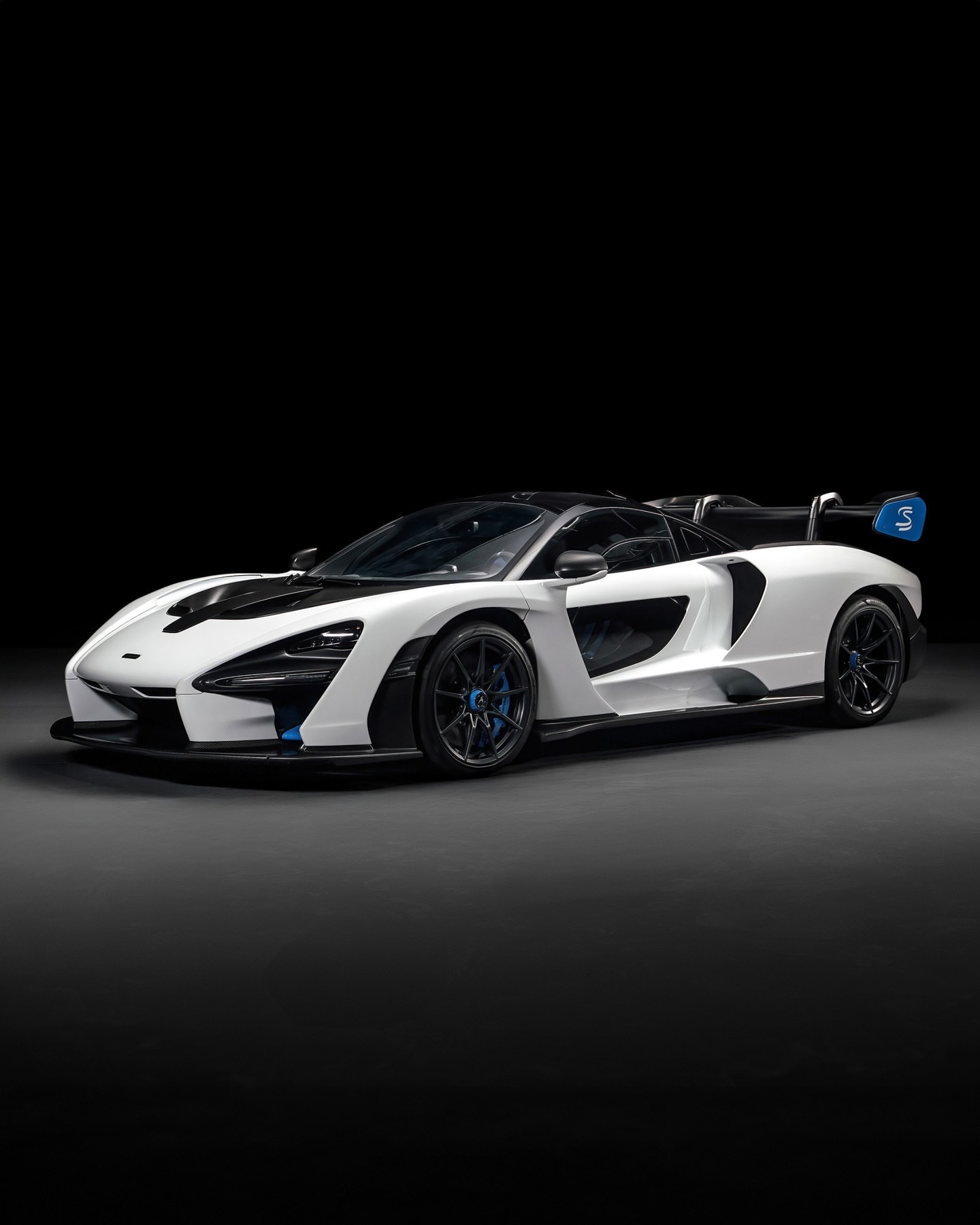 这款超跑围绕一个使命进行工程设计：成为最快的。迈凯伦塞纳的到来只有一个目标，即在