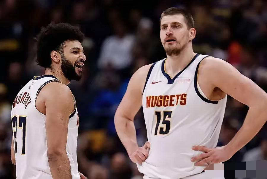 湖人喜从天降啊掘金主场迎战雷霆，掘金官方更新了伤病报告，约基奇、穆雷、戈登、卡