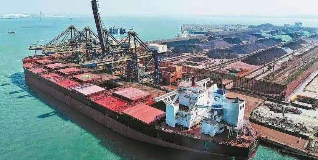 中方各大港口如临大敌，严查必和必拓铁矿石，一律不予接收！看来，中方是铁了心要给澳