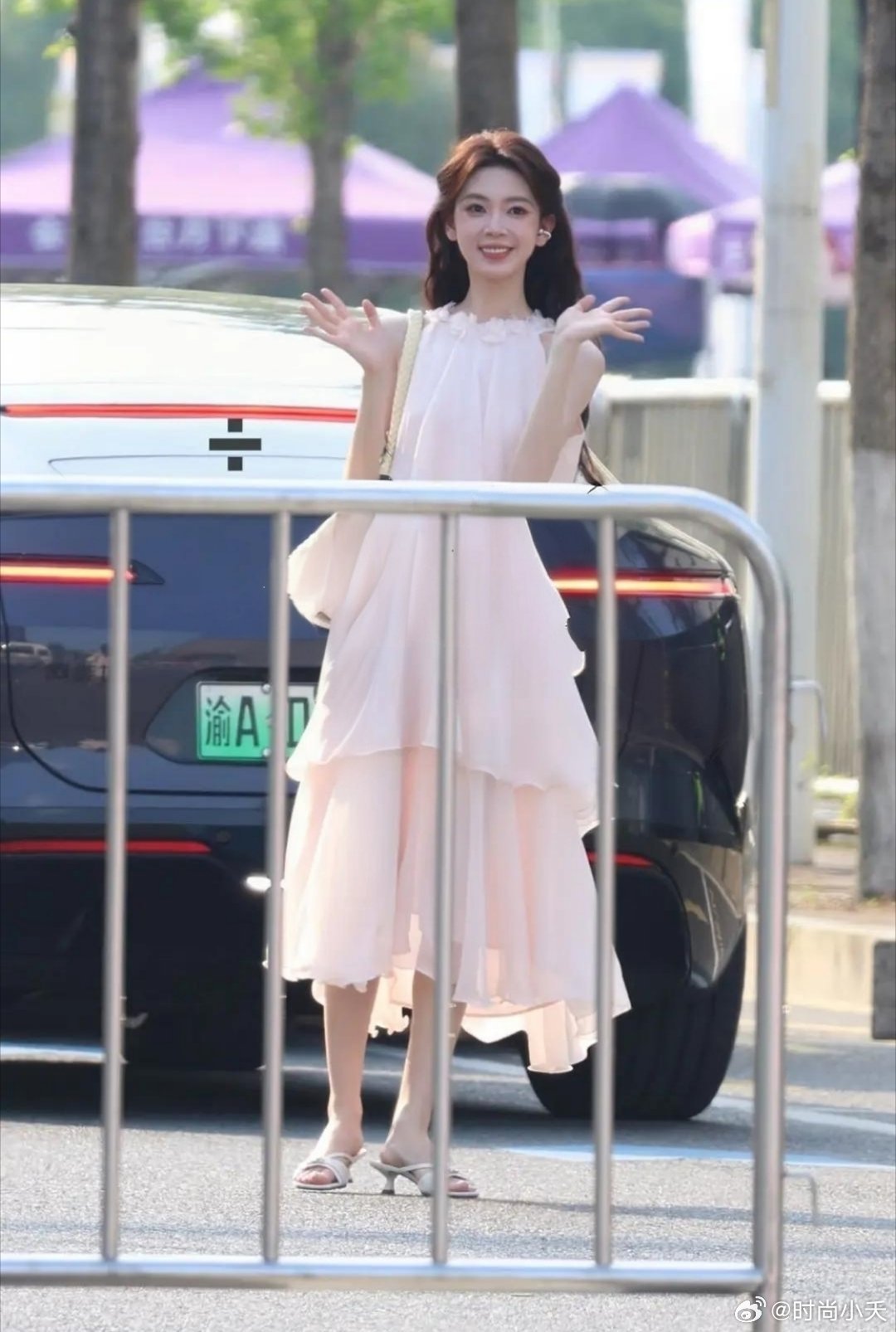 刘些宁和陈瑶穿同款裙子，是不是高妹要占优势些？