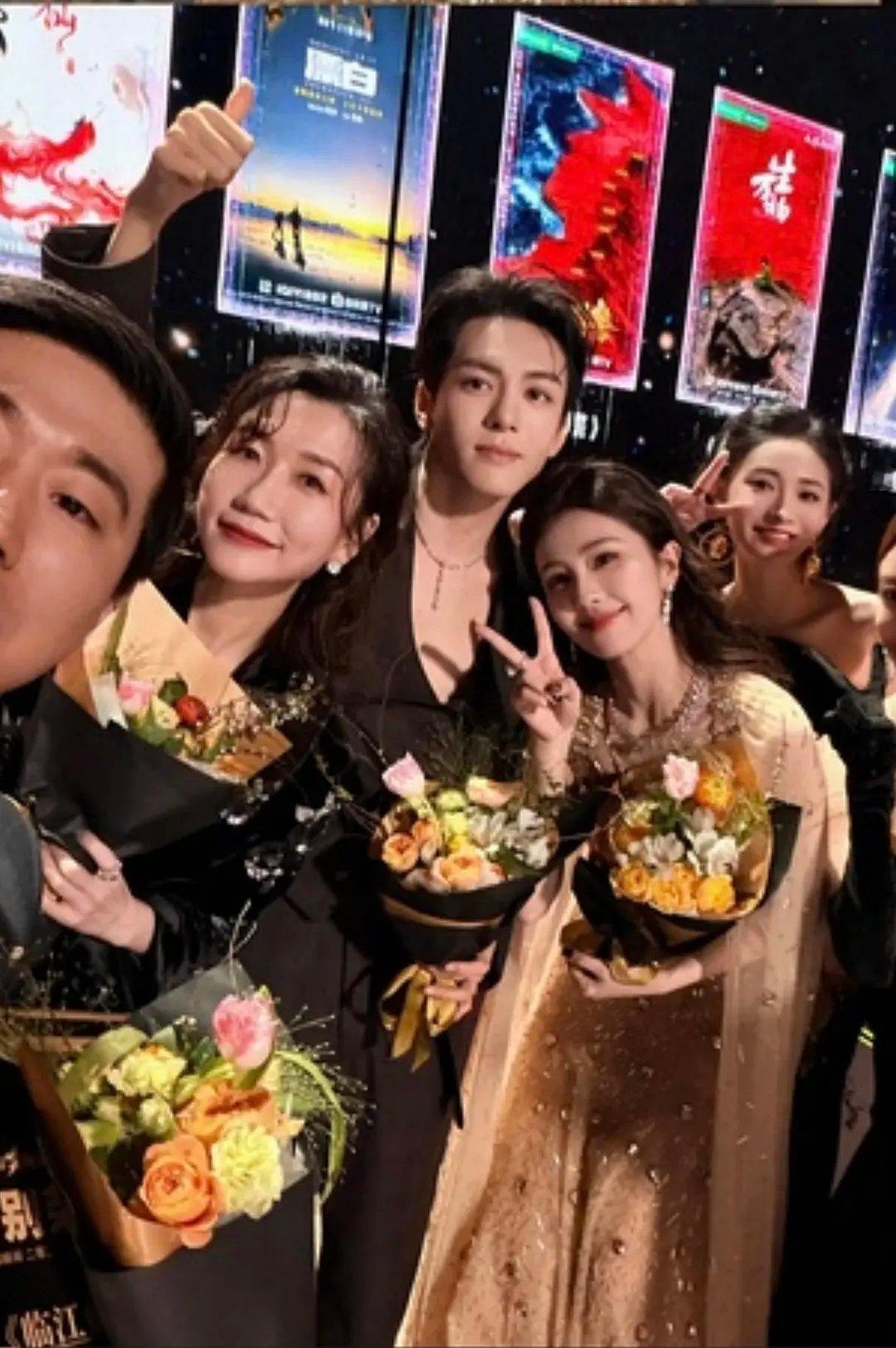 白鹿和曾舜晞好明显啊完全超过剧宣范畴吧是不是真的谈了