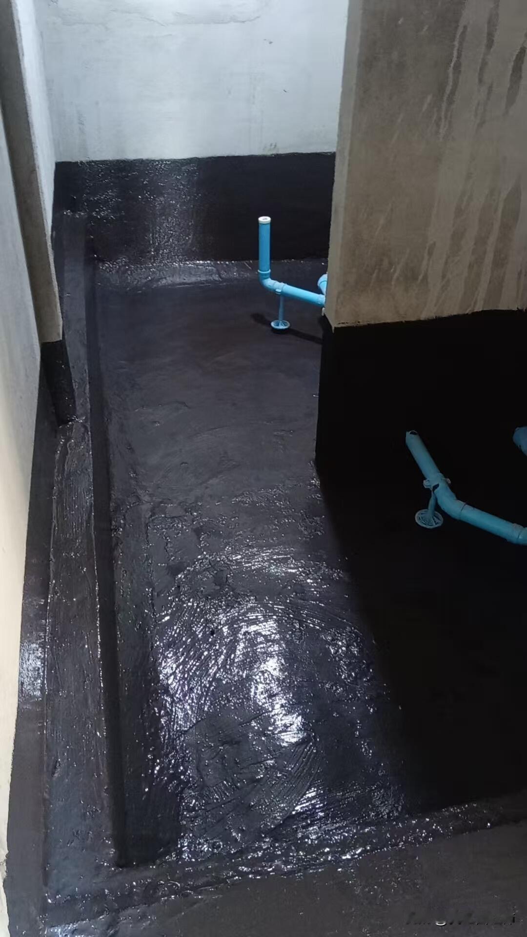 天塌了！卫生间防水刷了沥青！！做沉箱防水没过去看昨天过去回填已经做完了在角