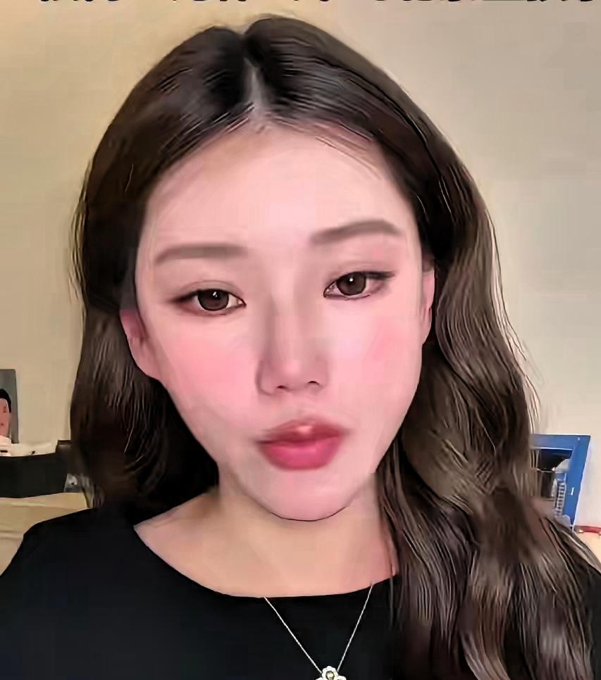 那天满月酒，兰姐没露面，汪爸也没来，大家都在看，都在议论。有人说，筱梅住湾湾，心