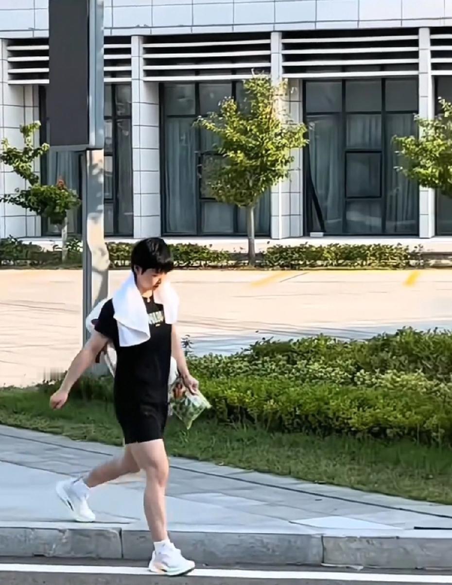 全世界最好看最可爱的女孩明媚的莎宝总是把阳光的一面留给我们她真的是本身就很