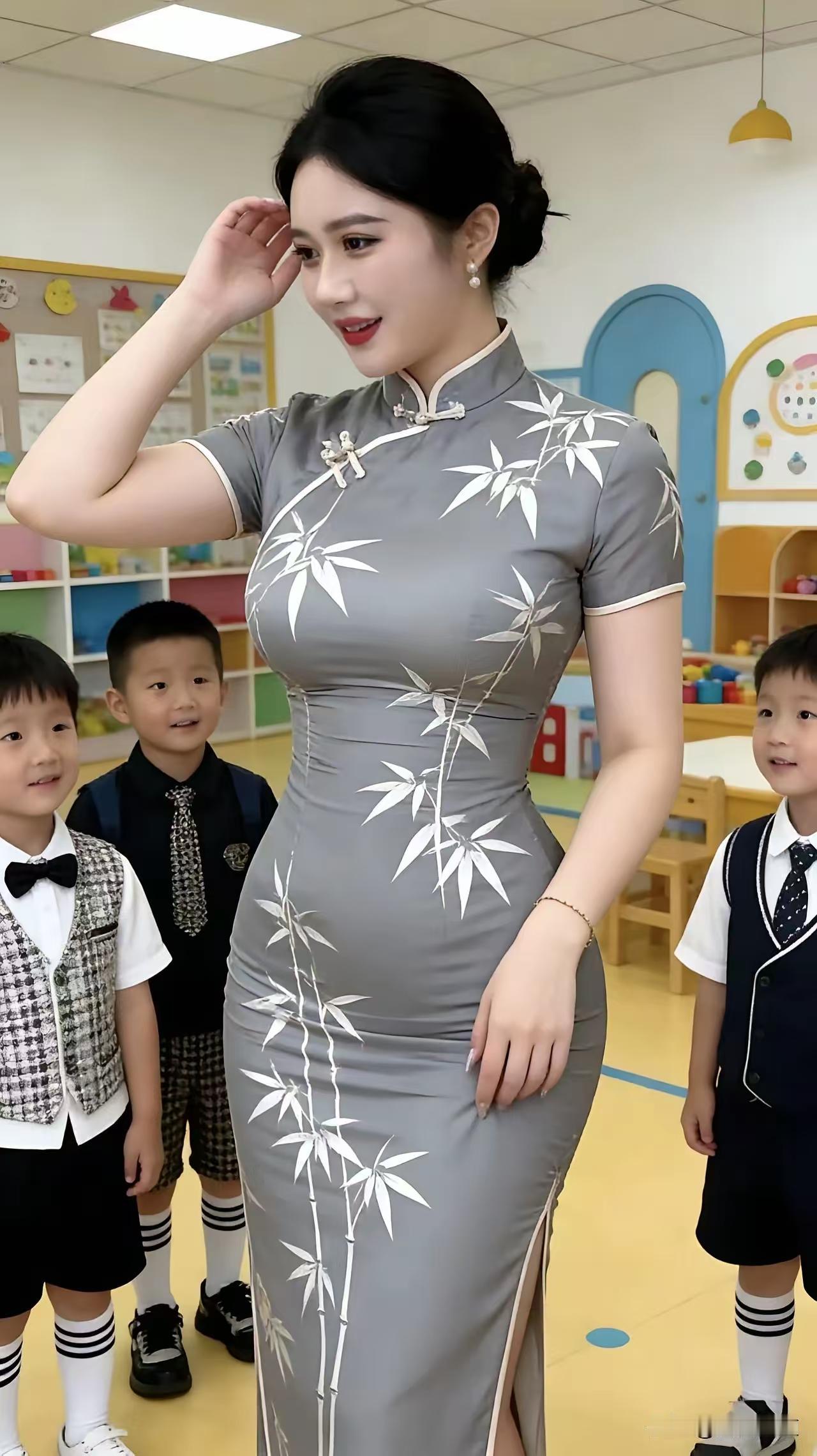 金字经·旗袍之美旗袍彰华韵，国衣藏古风。文化徽章映碧空。崇，雅姿各不同。