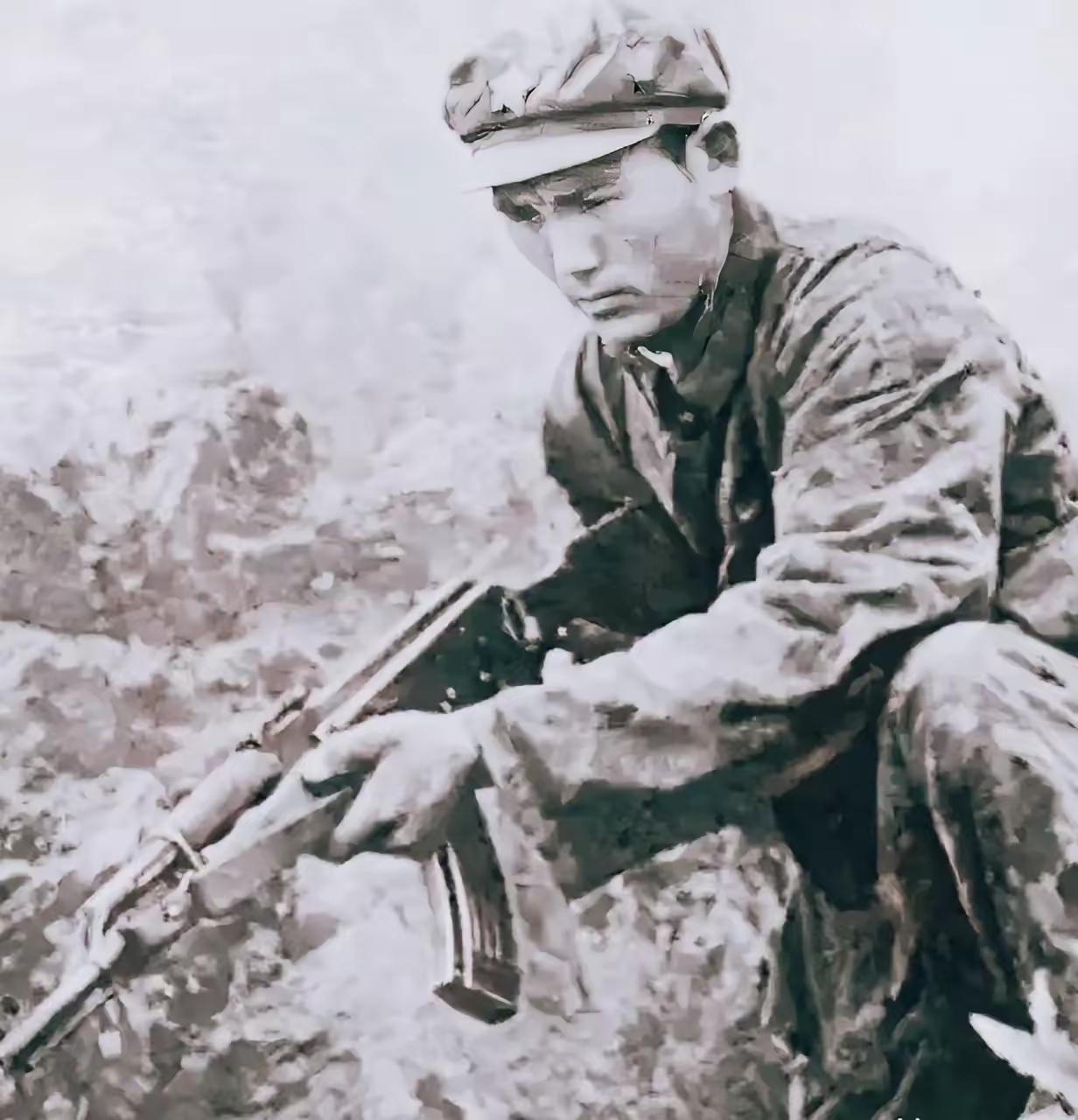 1979年，为了掩护战友突围，郑宏余和两名机枪手留下来阻击越军。激战中，两名战友