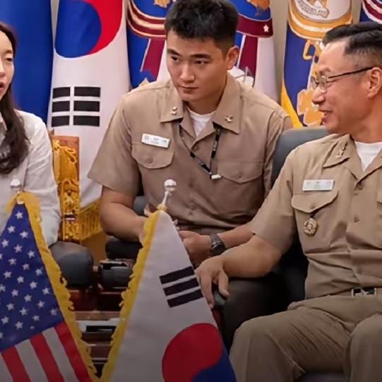 前脚李在镕带着女儿李元珠出席高端商业酒会，后脚李在镕的儿子李智昊就成了韩国政界