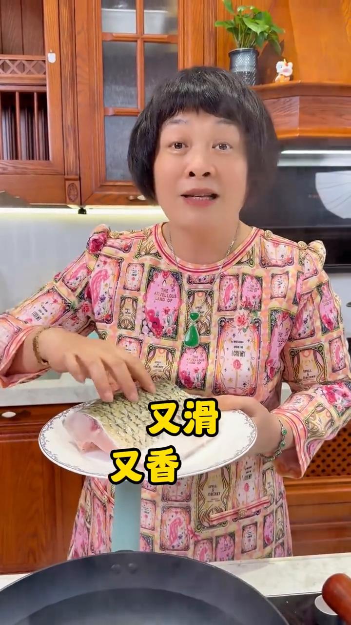 鲜甜有好吃，盐油浸鱼。老师傅教芬姐用油盐水浸出的鱼鲜到爆。为什么这条鱼那么好吃