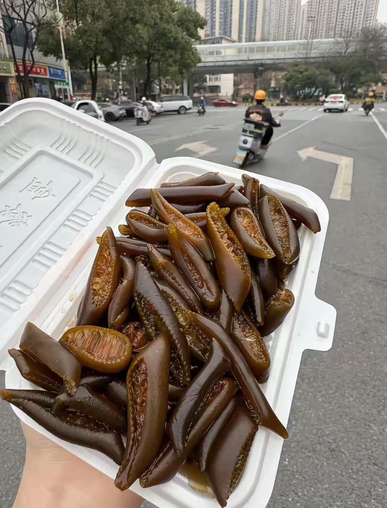 我敢说全网没几个人吃过，更别说见过，友友们知道这是啥东西不？