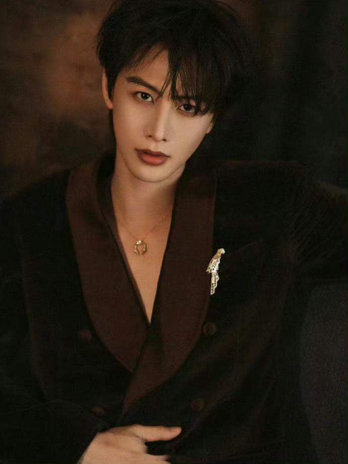 就在何健麒发文做了尿检之后，前女友再次发文回应，双方各执一词，到底谁说的是真的