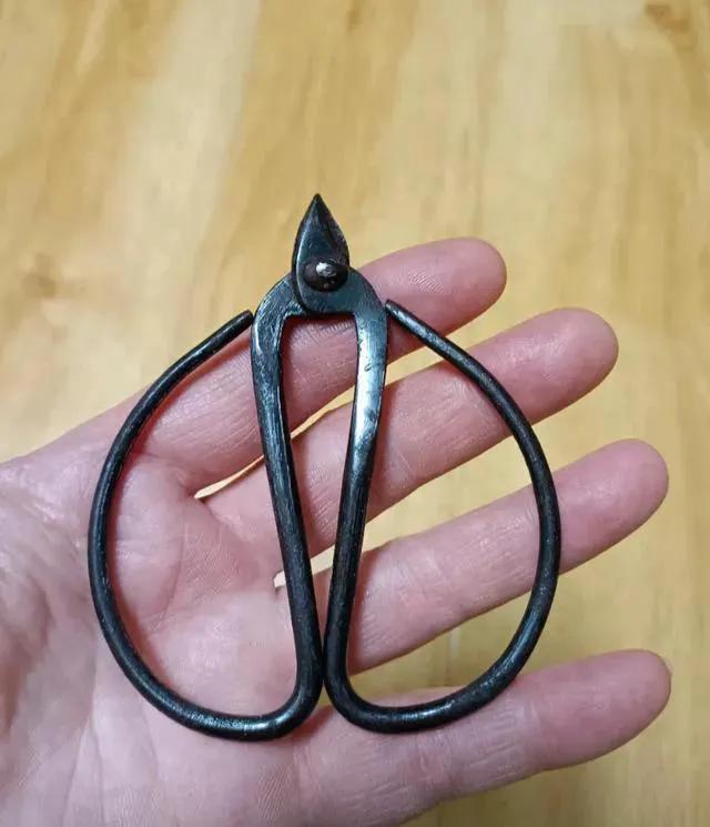 这真是好奇葩的一把剪刀朋友说，他老婆现在非常嫌弃他，说他太胖了，都250多斤了