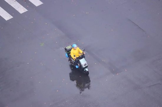 曾年入百万的房产中介, 如今兼职跑外卖