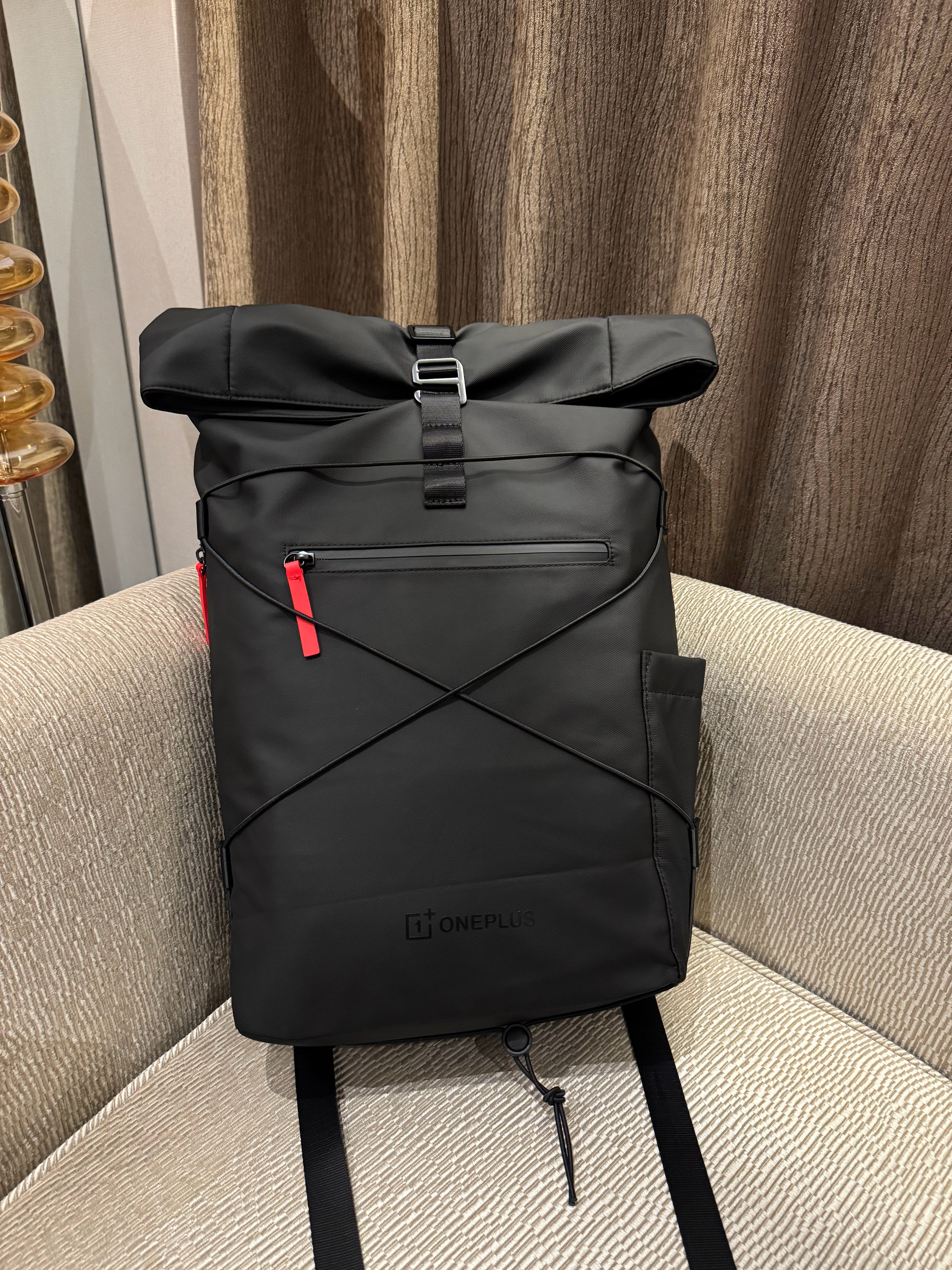 一加的双肩包依旧很权威，对吧？媒体老师们很爱背~​​​