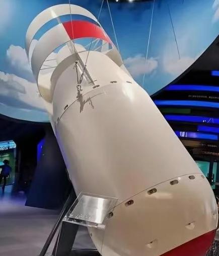 中国突破性武器‘非核氢弹’横空出世，或将颠覆全球战场规则