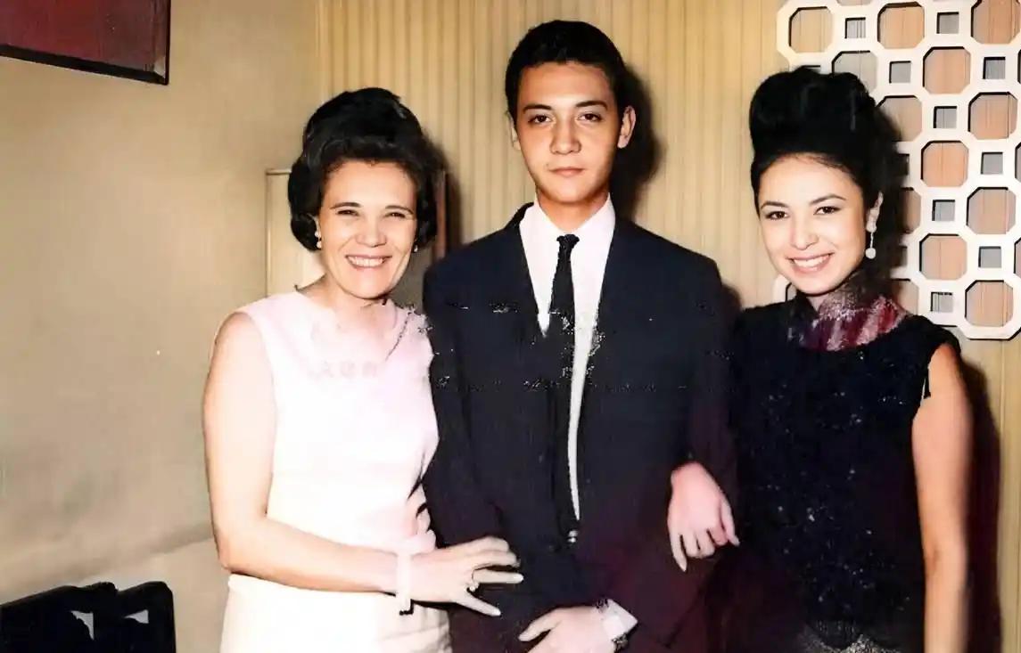 一直以来，多少人疑问，蒋经国长子蒋孝文长相俊美、身材高大，妻子徐乃锦花容月貌，风