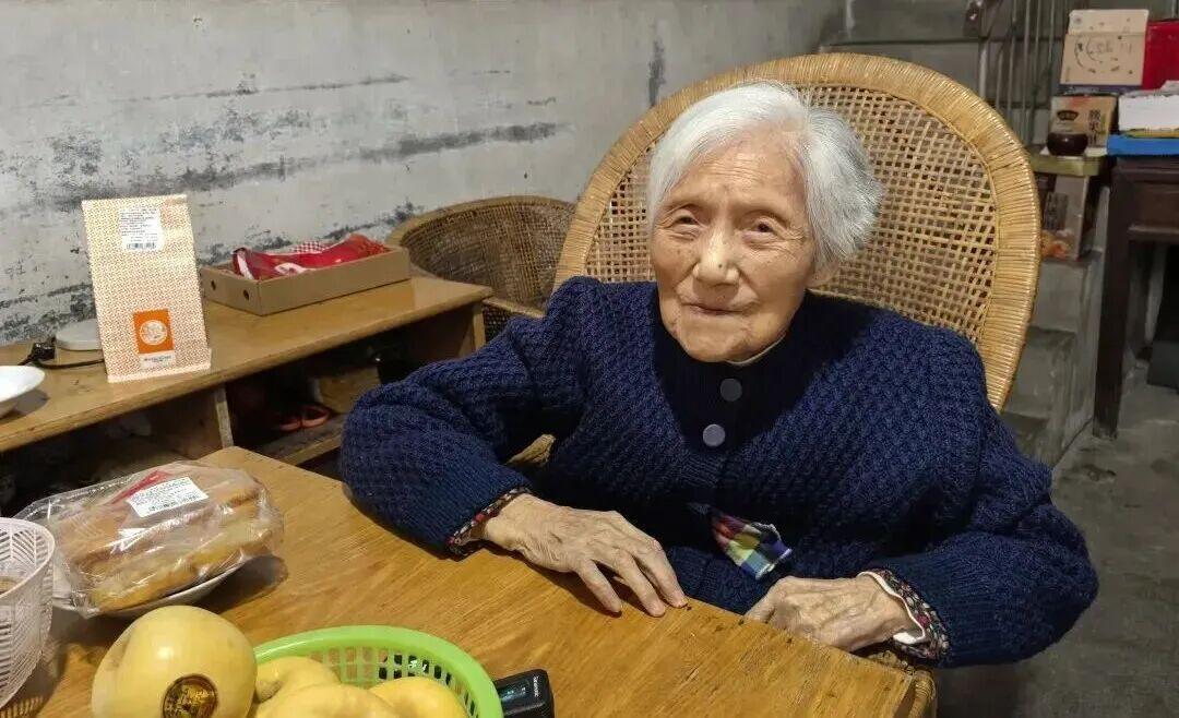 110岁奶奶无三高！生活全程自理，7个长寿习惯坚持一辈子浙江台州110岁的