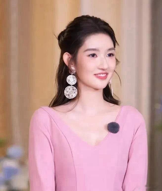 1.王玉雯也就是虚火而已，业内能截胡她资源的大有人在，外加上她扛剧能力也没那么强