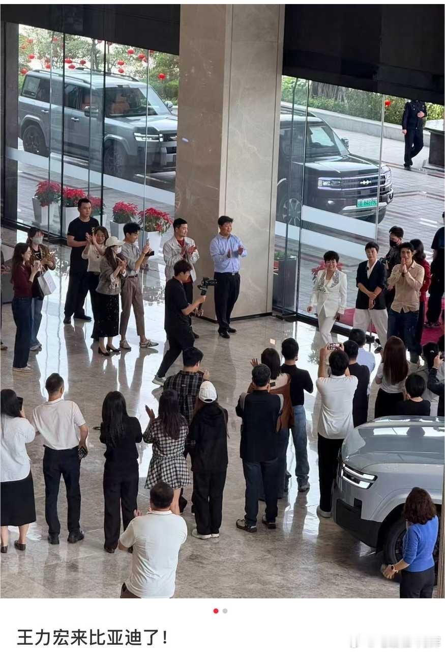 开工第二天力宏就突然到访比亚迪总部，参观展厅、体验车型，不少人都在猜，这次会带来