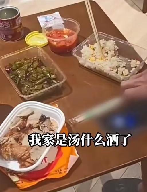 真丢男人的脸！山东青岛，男子点外卖仅退款称“餐漏了”，商家没有惯着，直接上门核实