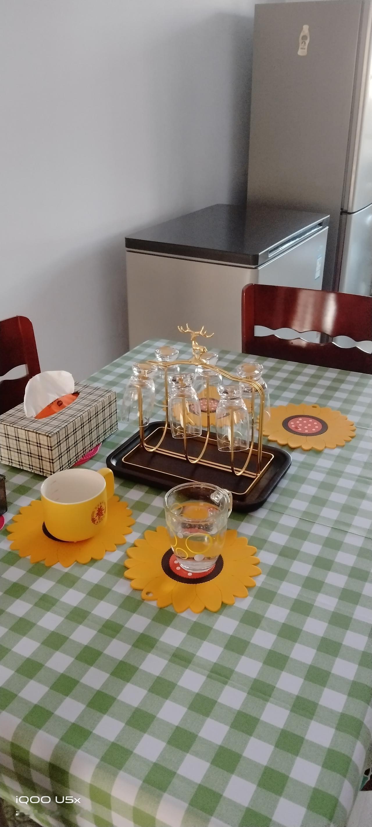 今天小年，女儿一家来我家一天，现在回她自己家了。外孙女六岁了，习惯没改，到我家