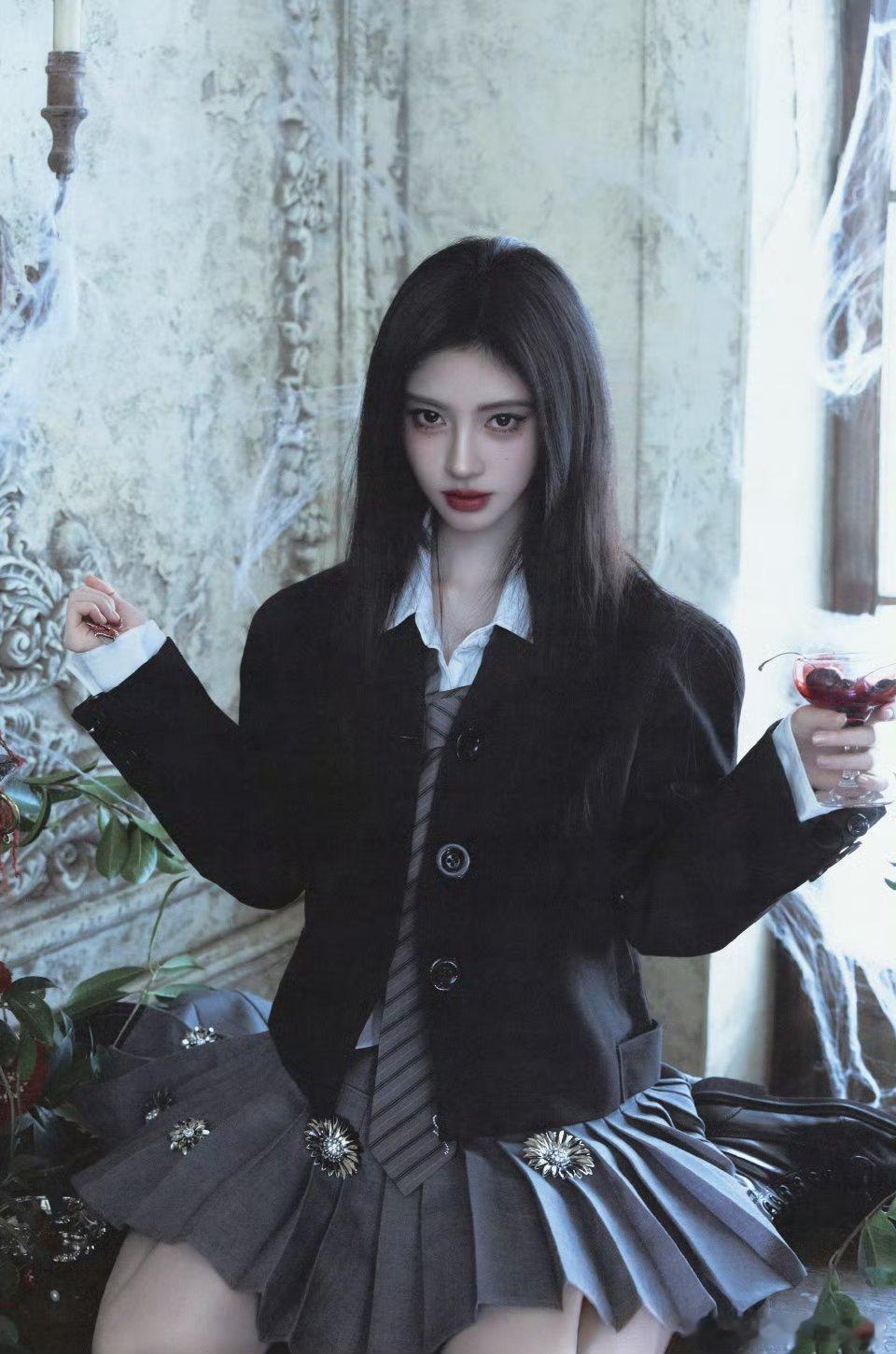 鞠婧祎陈都灵病娇女孩👧🏻好带感月鳞绮纪什么时候什么时候上