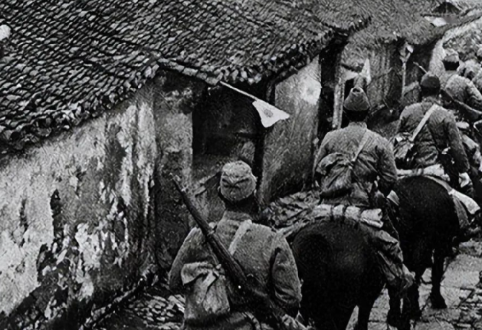 1939年，日本大佐为了取乐，举枪一连打死了八名中国士兵，随后，他又把枪口瞄准第