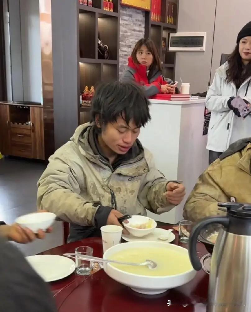 七星山荒野挑战赛也太让人揪心又惊喜了！时隔41天，荒野林北终于吃上热乎饭啦！