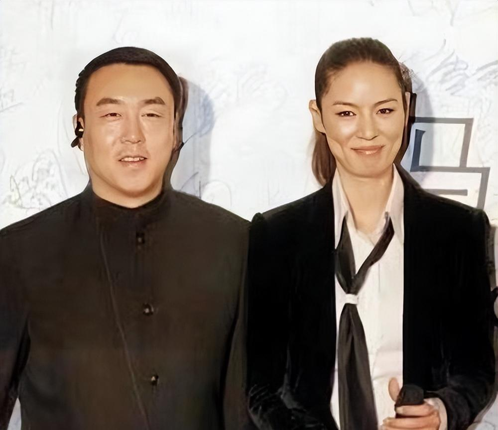 2006年，47岁的春晚导演郎昆，两婚两离后，趁着三婚妻子马艳丽出国期间，和小2