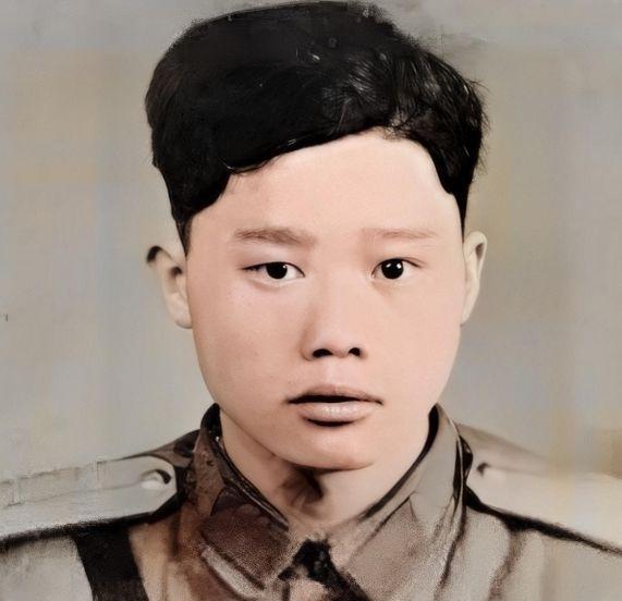 1951年1月28日，志愿军战士潘天炎因为生理需要去附近的草丛解决，回来后却意外