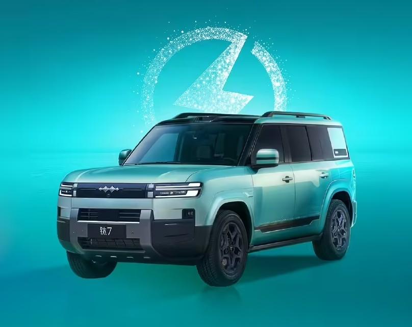 方程豹钛7EV闪充版开启预订，预售价22-25万。这车最狠的是补能，第二代刀