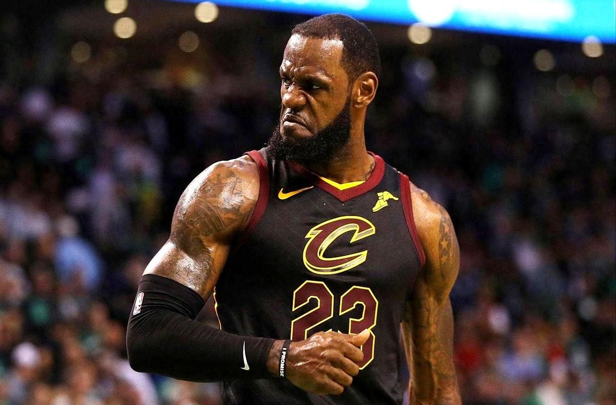 骑士队这阵容，真要成了？！老詹回来打替补控卫，这个想法绝了！你想想，哈登和米