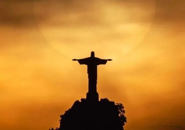 中西对祈祷的认知差异：一个中国人祈祷得到一辆自行车，结果没有实现，他转身就走了。