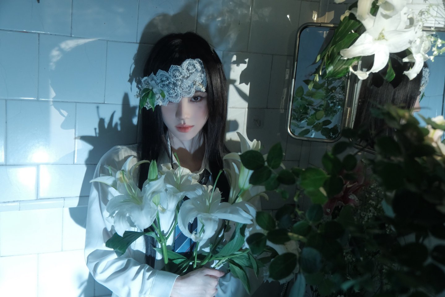 鞠婧祎最新营业，病娇少女阴湿女鬼味儿满满，鞠姐真的适合任何风格[送花花