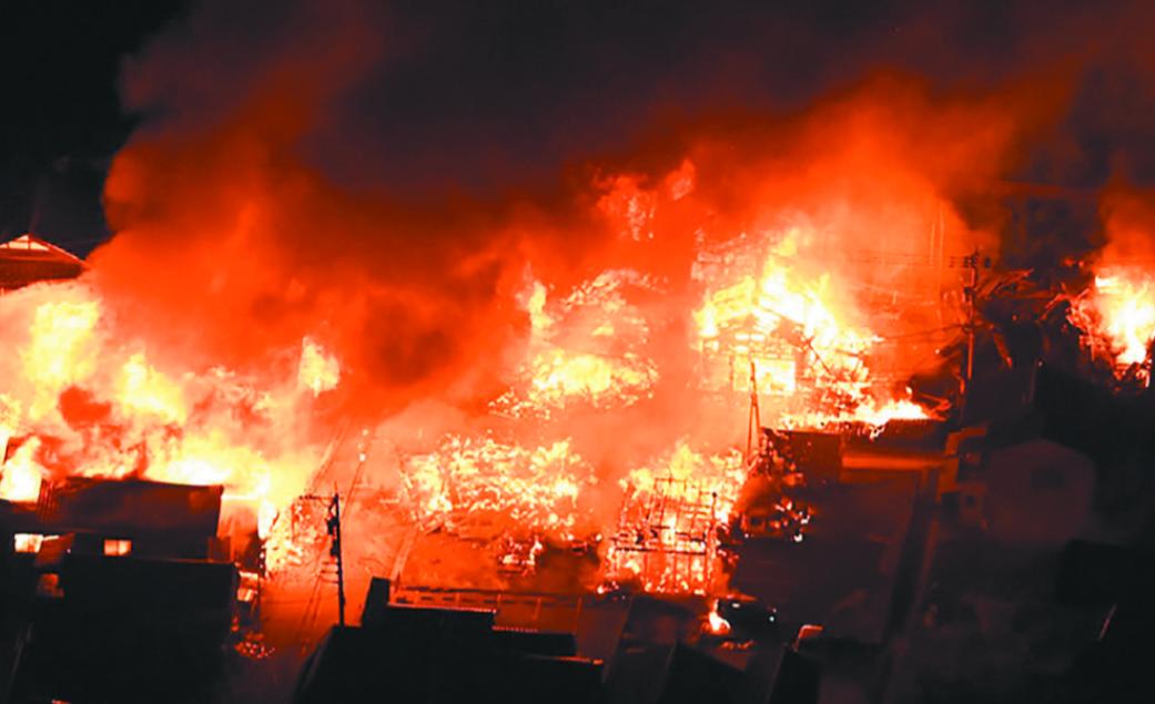 日本本土烧了一整夜！很多人以为这只是一场普通的意外，错了！这场瞬间吞噬170栋建
