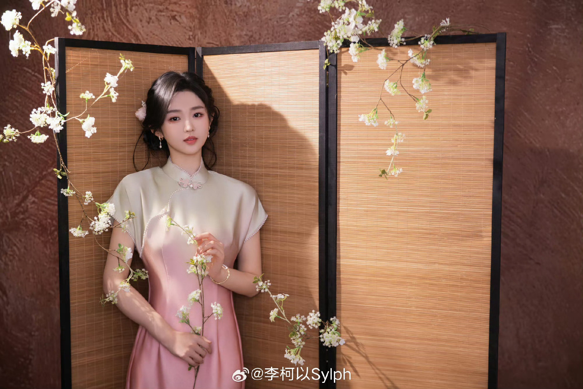 李柯以Sylph短剧女主时尚资源李柯以时尚资源在短剧圈顶尖，登费加罗、1626